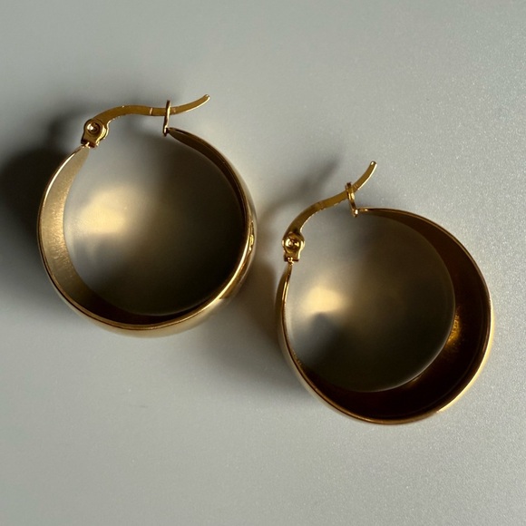 Stainless Steel Gold Chunky Hoop Earrings with High-Shine Finish - Picture 6 of 9